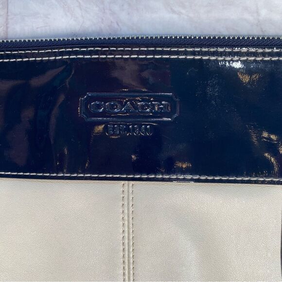 COACH Y2K Era Laura Hobo Style Cream Leather and Navy Patent Trim Handbag - Picture 6 of 16